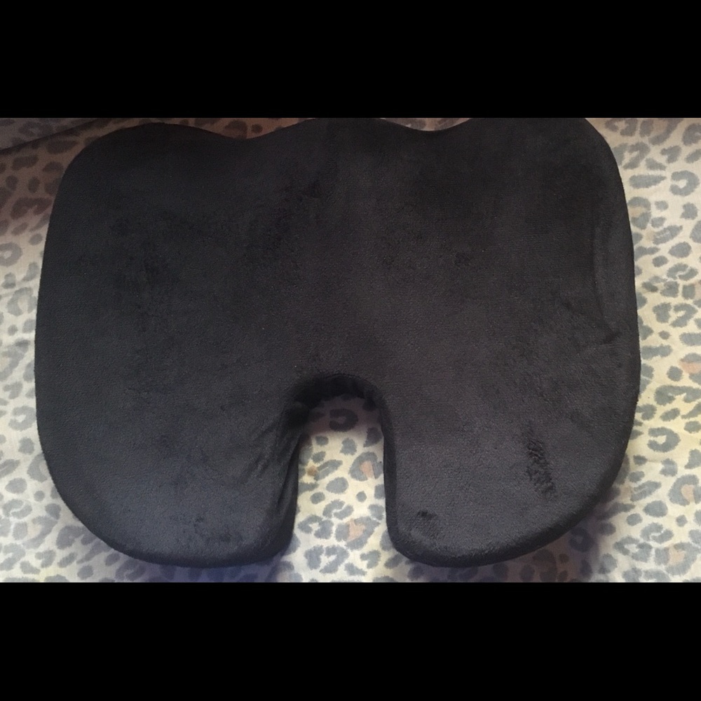 Tailbone relief cushion